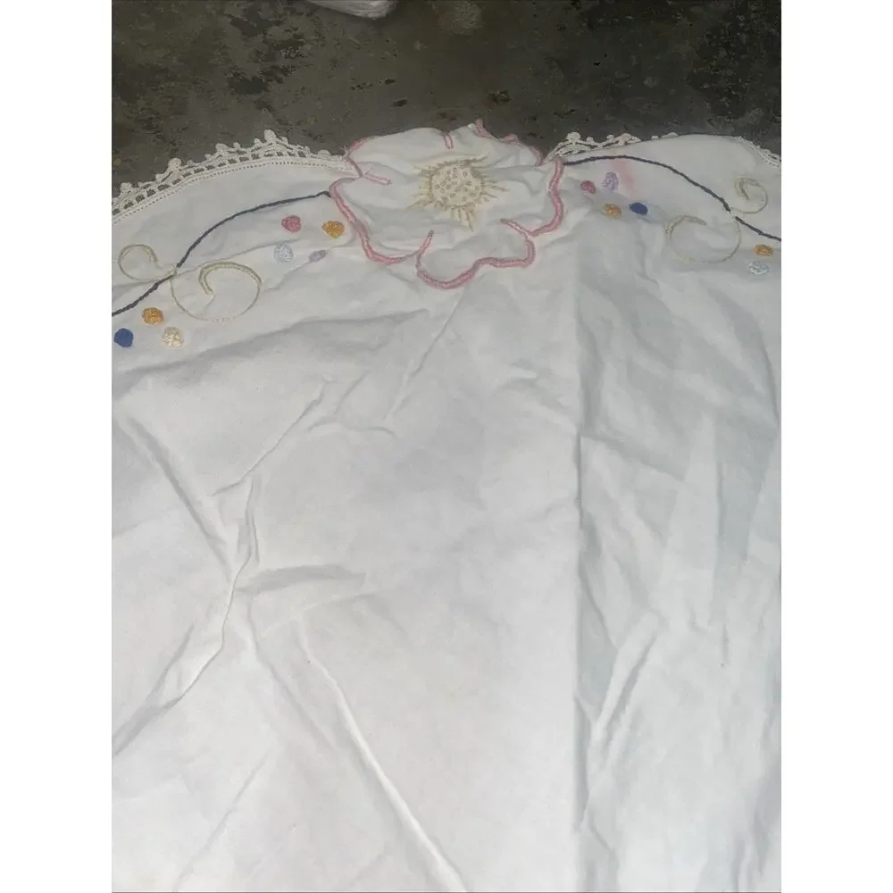 Handmade Embroidered Floral Round Cotton Tablecloth Crochet Lace Edge 40”
